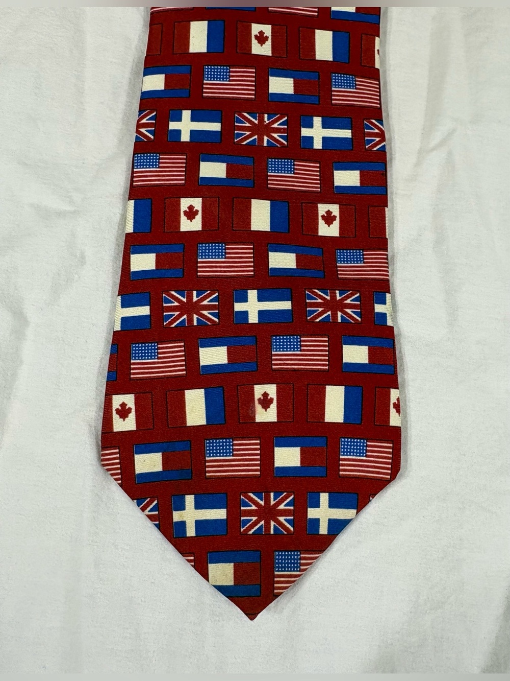 Tommy Hilfiger Mens Red Flags Print Made In USA Silk Tie